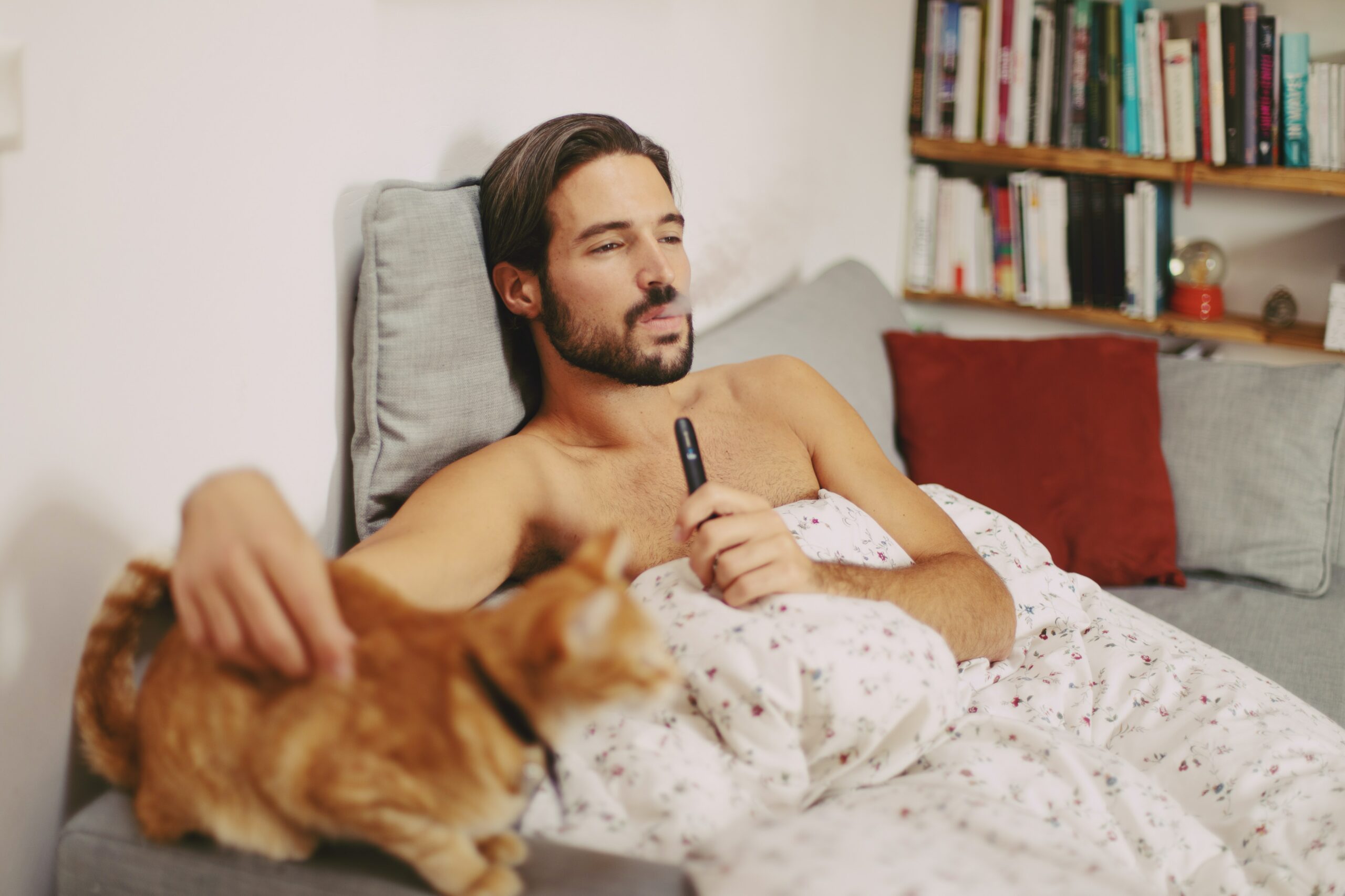 6 Small but Important Things to Keep in Mind While Vaping Around Pets   